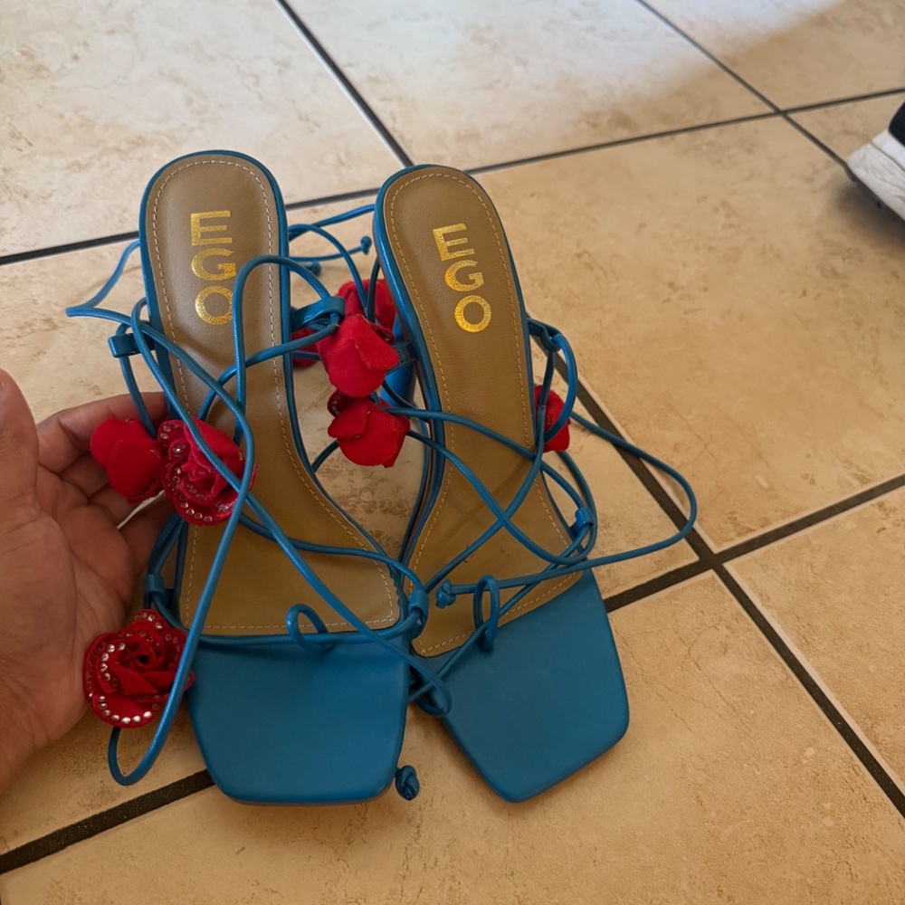 Shoes - Picture 4 of 6
